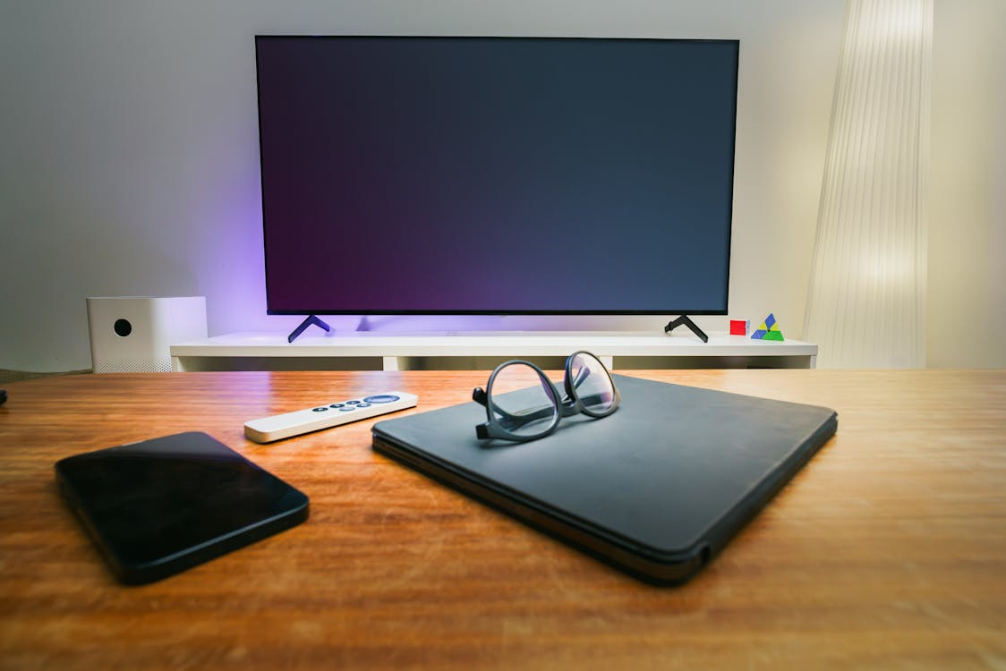 Comparing a smart TV setup with streaming devices to manage long-term entertainment costs.